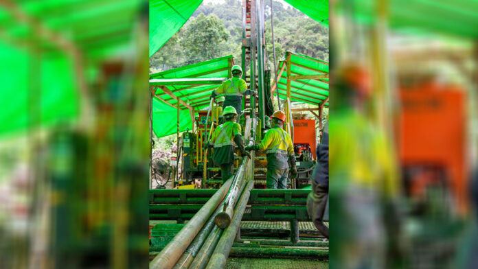 Foto : kegiatan pengeboran proyek Hu`u (Ekbis NTB/bul)