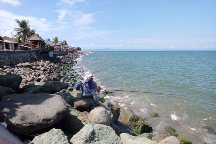 Keterangan foto: TANGGUL: Kawasan pinggir Pantai Ampenan, Kota Mataram yang akan dipasang pengaman tanggul. (Ekbis NTB/ant)