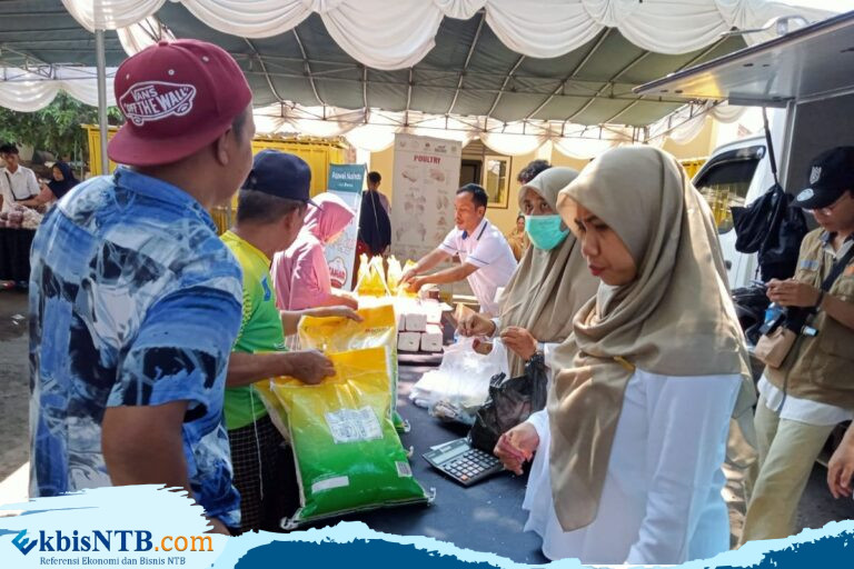 Bulog Kembali Salurkan Bantuan Beras 10 kg Guna Kendalikan Inflasi Bulog Kembali Salurkan Bantuan Beras 10 kg Guna Kendalikan Inflasi