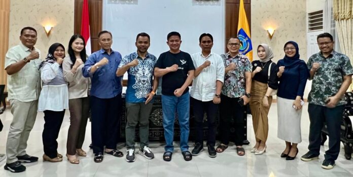 Silaturrahmi Direksi PT. GNE dengan Pj. Gubernur NTB, Hasanuddin dan Asitsen II Setda NTB terkait persoalan krisis air di Gili Meno (ekbisntb.com/bul)