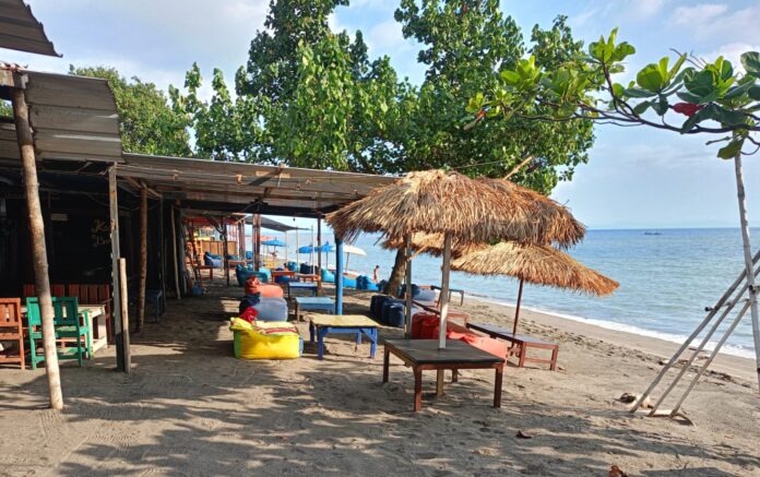 Kafe dan Lapak Pedagang(ekbisntb.com/r)