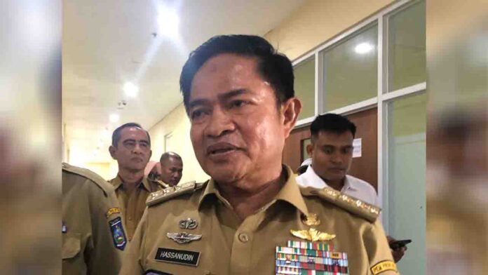 Pj Gubernur dan OPD berfoto setelah rapat koordinasi yang dilaksanakan di ruang rapat RS Mandalika, Senin, 26 Agustus 2024. (ekbisntb.com/era)