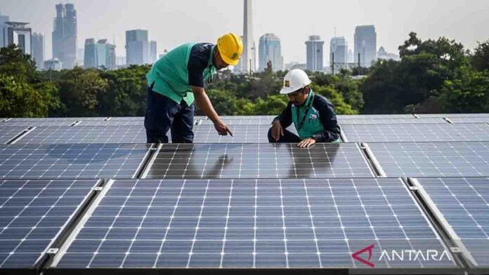 Pemasangan panel surya (ekbisntb.com/ant)
