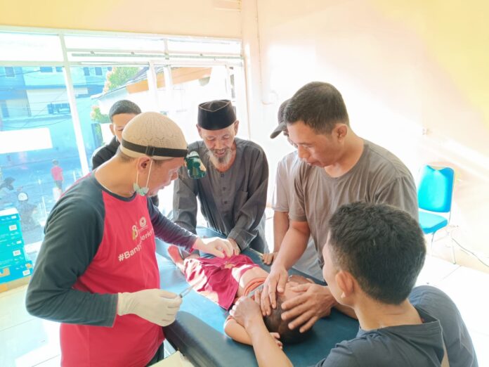 Kegiatan khitanan massal yang di Harian Suara NTB dan Radio Global FM Lombok pada Minggu 8 september 2024 kemarin.(Ekbis NTB/ris)