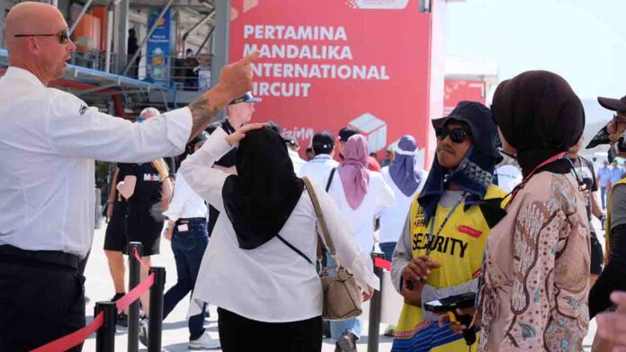 Volunteer MotoGP Mandalika 2024.(ekbisntb.com/bul)