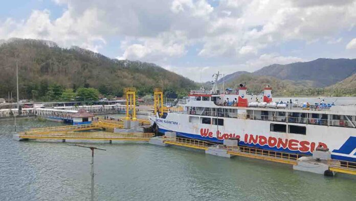 Pelabuhan Lembar yang belum ditarik pajak parkirnya oleh Pemkab Lobar. (ekbisntb.com/her)