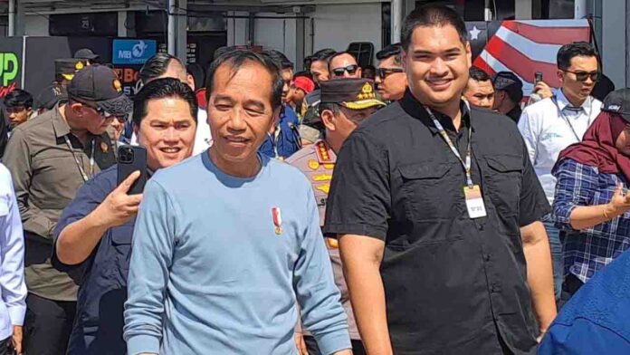 Menpora Dita Ariotedjo turut mendampingi Presiden Joko Widodo saat ajang MotoGP Mandalika, Mingggu 29 September 2024. Menpora memastikan ajang MotoGP akan tetap digelar di Sirkuit Mandalika tahun depan. (ekbisntb.com/ist)