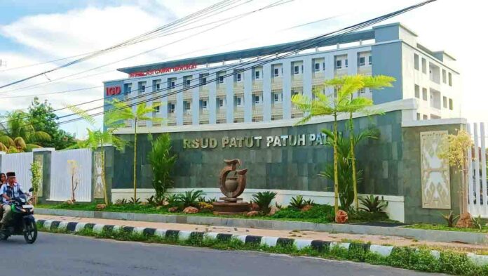 RSUD Tripat Lobar merupakan salah satu sakit rujukan di Lobar. Namun, pembiayaan di rumah sakit milik Pemkab Lobar ini masih mengandalkan BPJS Kesehatan. (ekbisntb.com/her)