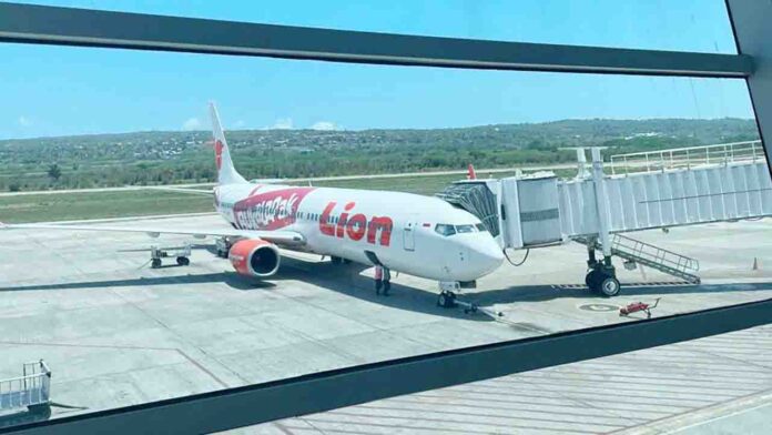 Sejumlah pesawat sedang parkir di BIZAM. Menyambut Libur Nataru, pemerintah mengeluarkan kebijakan menurunkan harga tiket pesawat 10 persen untuk memberikan keringanan pada masyarakat yang ingin Natal di kampung halaman dan berlibur di dalam negeri. (ekbisntb.com/ham)