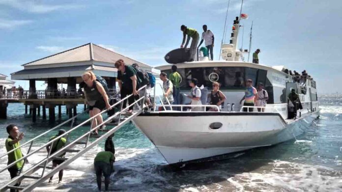 Objek wisata Senggigi dengan pesona pantainya yang menawan. Bupati Lobar Lalu Ahmad Zaini bertekad menghidupkan kembali pariwisata Senggigi. (ekbisntb.com/dok)