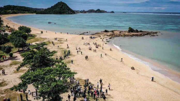 Pantai Kuta Mandalika(ekbisntb.com/bul)