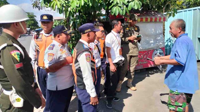 Mempengaruhi Pendapatan Asli Daerah (PAD) berkurang . Dinas Perhubungan Kota Mataram melibatkan TNI Polri untuk melaksanakan razia juru parkir (Jukir) yang kurang setoran, hingga tidak pernah menyetor sama sekali. (ekbisntb.com/ist)