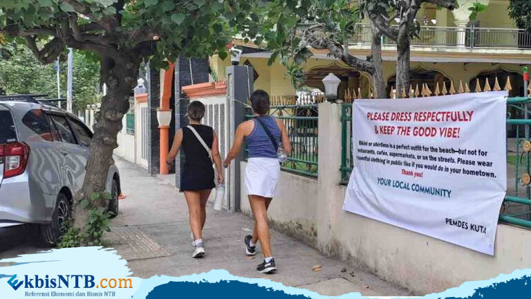 Pemdes Kuta Larang Turis Pakai Bikini di Area Publik Pemdes Kuta Larang Turis Pakai Bikini di Area Publik