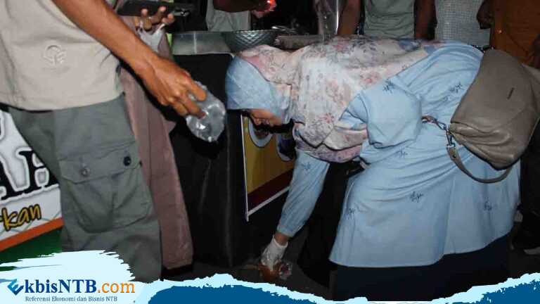 Wabup Pungut Sampah, OPD Lamban Siapkan Tong Sampah di Areal Car Free Night Wabup Pungut Sampah, OPD Lamban Siapkan Tong Sampah di Areal Car Free Night