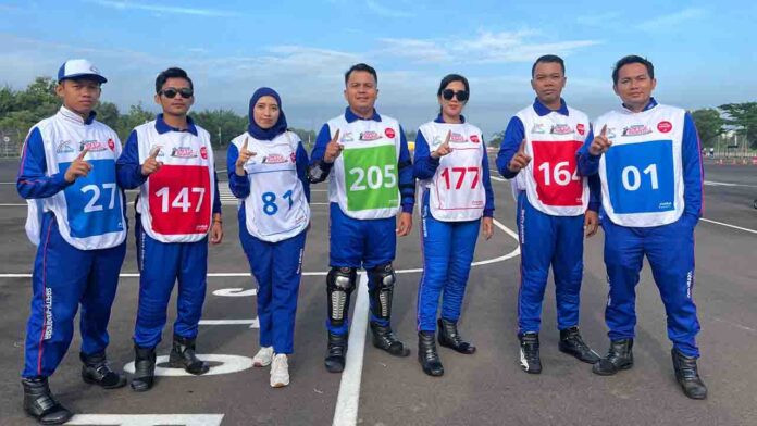 Instruktur dan advisor Astra diuji keterampilan berkendaranya dan kemampuannya dalam mengedukasi keselamatan berkendara yang efektif untuk peningkatan kesadaran atas prediksi bahaya di jalan raya. (ekbisntb.com/ist)