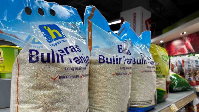 Komoditas beras premium yang dijual di salah satu retail di Kota Mataram(ekbisntb.com/dok)