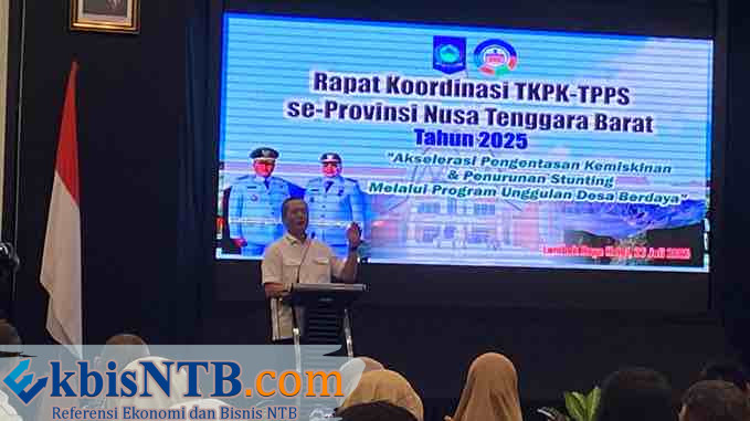 Gubernur NTB, Lalu Muhamad Iqbal saat memberikan sambutan pada kegiatan TKPK-TPPS Fokus Kemiskinan dan Stunting, Rabu, 23 Juli 2025 di Mataram. (ekbisntb.com/era)