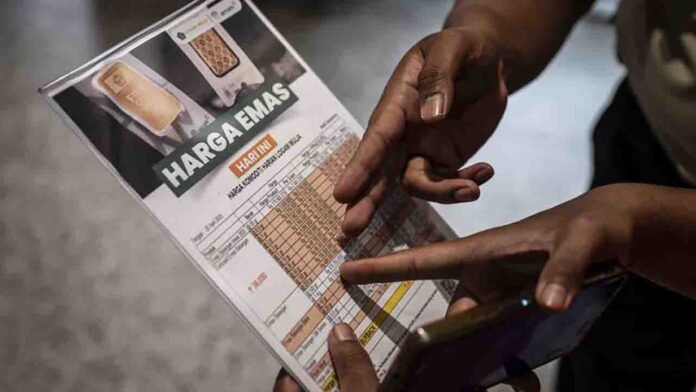 Harga Emas Antam Turun