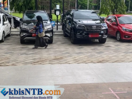 Kendaraan dinas NTB. Mulai awal Februari, pejabat eselon II lingkup Pemprov NTB akan menggunakan kendaraan listrik sebagai kendaraan dinas. (Suara NTB/era) Sewa 76 Mobil Listrik, Pemprov NTB Anggarkan Rp14 Miliar