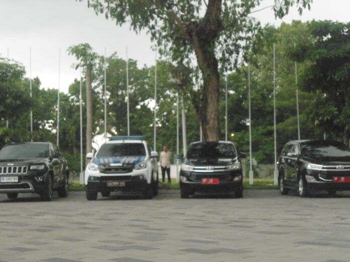 Kendaraan dinas di Pemprov NTB. Pemprov NTB berencana mengganti kendaraan dinas bahan bakar fosil ke kendaraan dinas listrik. (Suara NTB/era)