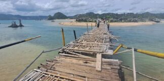 Jadi Akses Utama Pariwisata, Kondisi Jembatan Pantai Seger Memprihatinkan Jadi Akses Utama Pariwisata, Kondisi Jembatan Pantai Seger Memprihatinkan