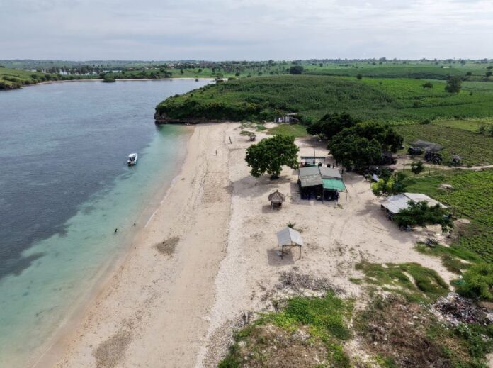 Pantai Kahona Sekaroh, Mutiara Tersembunyi di Selatan Lombok, Kini Terbuka untuk Dunia