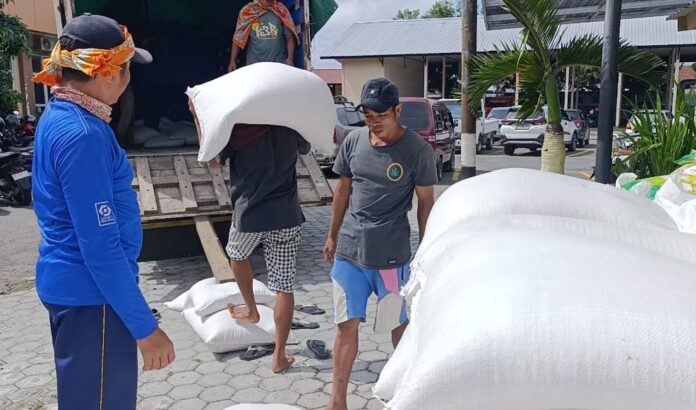 Stok beras di Lotim yang masih melimpah. Pemkab menjamin jika kebutuhan pokok masyarakat pada bulan Ramadan aman. (Suara NTB/rus) Jelang Ramadan, Disdag Lotim Pastikan Stabilitas Harga Harga Bapokting