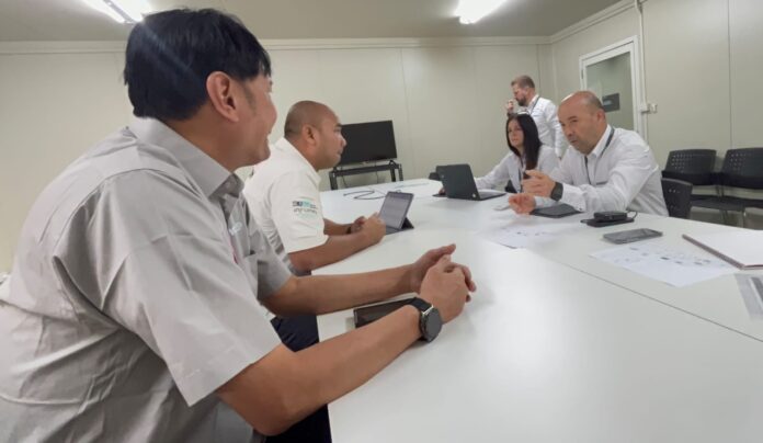 Tim MGPA menggelar pertemuan dengan tim FIM terkait persiapan MotoGP di Sirkuit Mandalika Oktober 2026 mendatang. Pertemuan berlangsung di sela-sela GP Thailand, Minggu (1/3/2026). (suarantb.com/ist)