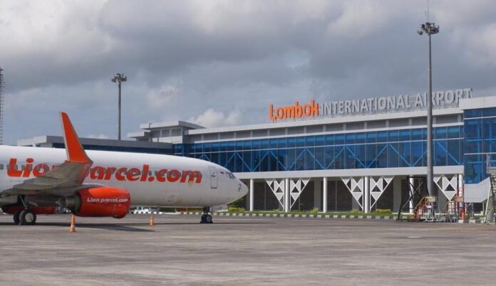 Satu unit pesawat sedang parkir di BIZAM. Pada arus mudik tahun 2026, jumlah penumpang di BIZAM diprediksi naik tipis. (Suara NTB/ist)