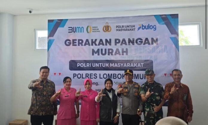 Gerakan Pangan Murah (GPM) yang digelar Bulog Cabang Lombok Timur pada Jumat (13/3/2026). (suarantb.com/ist) Bersinergi dengan Polres Lotim, Bulog Lombok Timur Gelar Gerakan Pangan Murah
