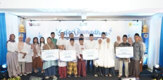 Tebar Manfaat Ramadan, PLN UIP Nusra Salurkan Zakat Pegawai untuk Ratusan Mustahik