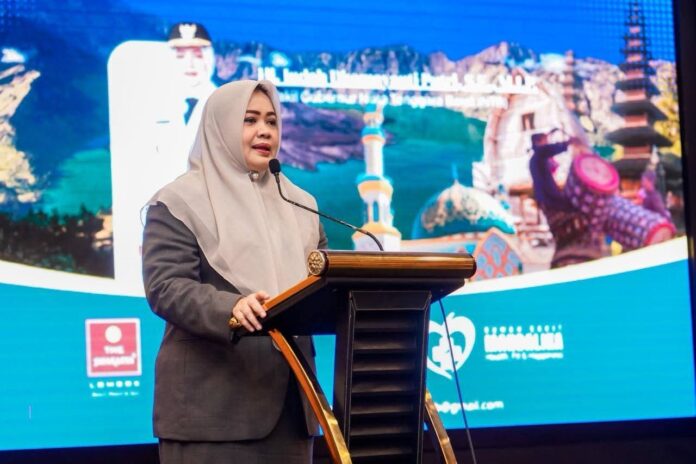 Wagub NTB Hj. Indah Dhamayanti Putri memberikan sambutan pada Musda VIII DPD ASITA NTB, Senin (30/3). (Suara NTB/ist)