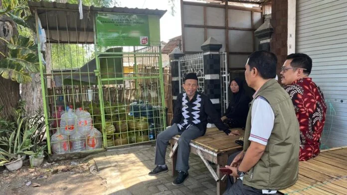Kegiatan sidak yang dilakukan jajaran Dinas Perdagangan Lotim ke sejumlah pangkalan elpiji. (Suara NTB/ist)