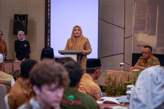 Wagub Hj. Indah Dhamayanti Putri memberikan sambutan saat membuka Inception Meeting (kick-off) Program Penguatan Ketangguhan Sektor Pariwisata dan Masyarakat di Kawasan Destinasi Wisata NTB 2026 di Hotel Santika, Mataram, Senin (6/4/2026). (Suara NTB/ist) Kembangkan Pariwisata Tangguh Bencana, Wagub Tegaskan Bukan Sekadar Slogan