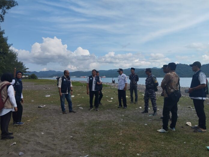 Tim KKP turun survei ke desa-desa di Lobar yang diusulkan mendapatkan program kampung nelayan merah putih. (Suara NTB/ist)