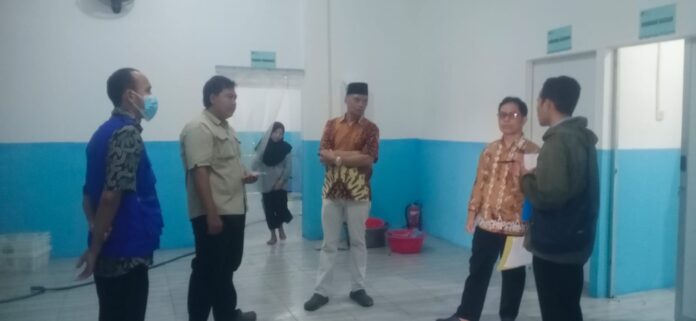 Satgas MBG Lobar turun memantau ke SPPG beberapa waktu lalu. 18 SPPG di Lombok Barat yang sempat dihentikan sementara, kembali beroperasi. (Suara NTB/dok) 18 SPPG di Lobar Kembali Beroperasi