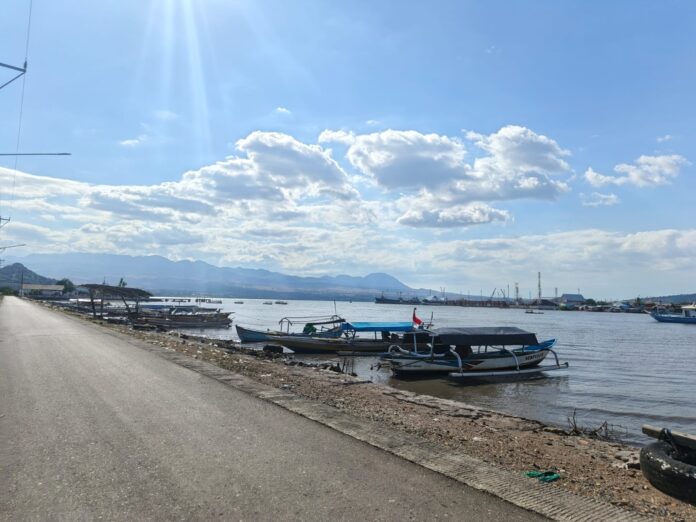 Area pesisir di Kelurahan Tanjung menjadi salah satu lokasi yang akan disurvei oleh Kementerian KKP sebagai lokasi Kampung Nelayan Merah Putih (KNMP).(Suara NTB/hir)