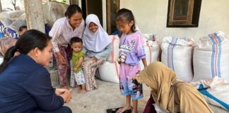 ITDC Salurkan Hasil Lelang Amal MotoGP 2025 untuk Pencegahan Stunting di Desa Rembitan, Monitoring Awal Tunjukkan Indikasi Perbaikan Gizi ITDC Salurkan Hasil Lelang Amal MotoGP 2025 untuk Pencegahan Stunting di Desa Rembitan, Monitoring Awal Tunjukkan Indikasi Perbaikan Gizi