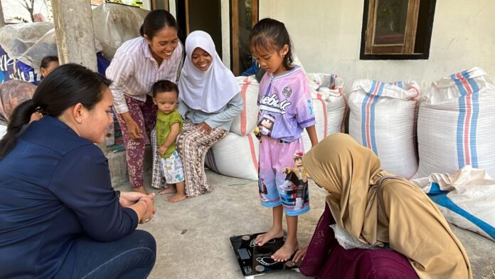 ITDC Salurkan Hasil Lelang Amal MotoGP 2025 untuk Pencegahan Stunting di Desa Rembitan, Monitoring Awal Tunjukkan Indikasi Perbaikan Gizi
