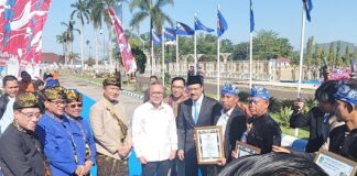 Puncak HUT Ke-68 Lobar, Menko Pangan dan Mendes Luncurkan Program Rp1 Miliar per Desa