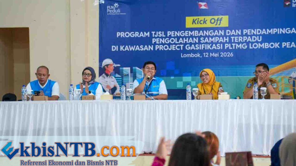 Manager Stakeholder Management Korporat PLN EPI, Candra Bastian Rahadi ; Manager Komunikasi Korporat & TJSL PLN EPI, Dita Artsana ; Manager UP3 Mataram, Hengky Purbo Lesmono ; Lurah Kelurahan Tanjung Karang Permai, Nani Nurkomala, S.Adm.ME ; Kepala Seksi Pengurangan Sampah Dinas Lingkungan Hidup Kota Mataram : I Made Wibisana Gunaksa dalam acara Kick Off Program TJSL Pengembangan dan Pendampingan Pengolahan Sampah Terpadu di Kawasan Project Gasifikasi PLTMG Lombok Peaker.