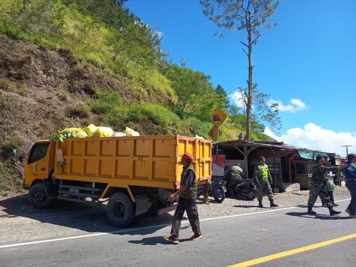 Penanganan sampah di Sembalun, Lombok Timur. Pemkab Lotim mulai merancang pembangunan TPST di Kecamatan Sembalun. (Suara NTB/ist)