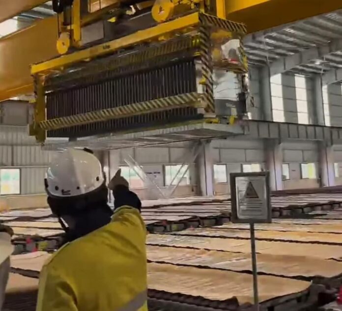 Kadisdag NTB, Lalu Wiranata saat mengunjungi smelter PT Amman Mineral Industri (AMIN) di Kabupaten Sumbawa Barat beberapa waktu lalu. (Suara NTB/ist)