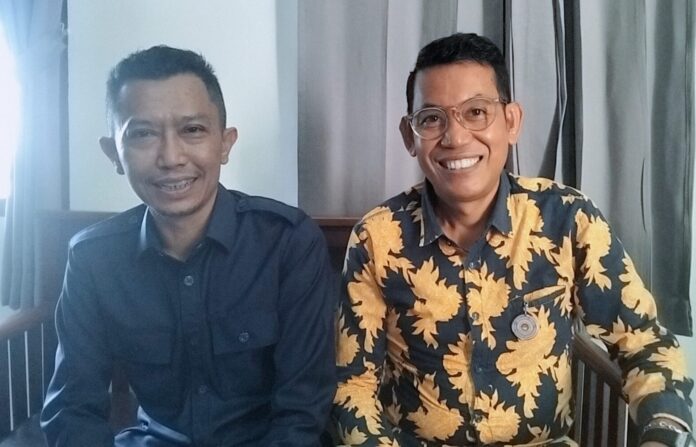 Ketua Fraksi Gerindra DPRD Lobar Romi Rahman (kiri) bersama Ketua Fraksi Perindo Dr. Syamsuariansyah. (Suara NTB/her)