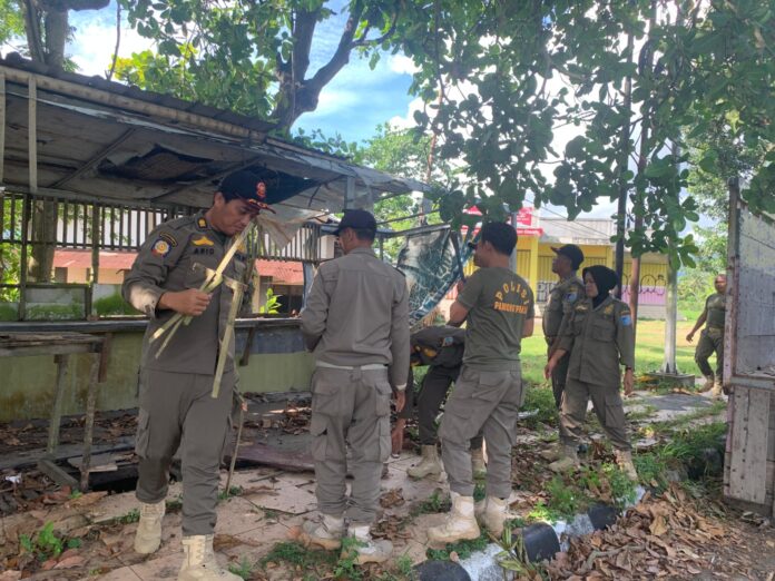 Ratusan Lapak PKL dan Pengamen di Lobar Ditertibkan Satpol PP