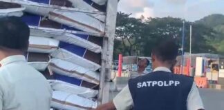 Cegah Peredaran Rokok Ilegal, Operasi Gabungan di Pelabuhan Lembar Diintensifkan Cegah Peredaran Rokok Ilegal, Operasi Gabungan di Pelabuhan Lembar Diintensifkan