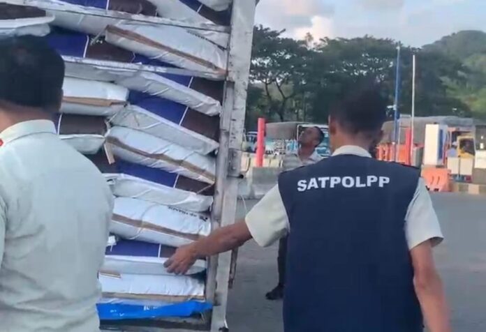 Cegah Peredaran Rokok Ilegal, Operasi Gabungan di Pelabuhan Lembar Diintensifkan