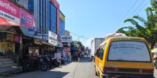 Bemo Kuning dan Hijau Kian Langka di Kota Bima