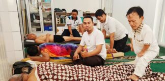Berbagi Sehat untuk Sesama, Warga Mataram Dapat Layanan Bekam dan Pijat Gratis dari KTTS Lombok