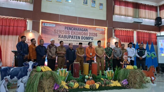 Pemukulan gendang dilakukan oleh Wakil Bupati Dompu, Syirajuddin, didampingi Ketua DPRD Muttakun, dan Kepala BPS NTB,H.Wahyudin didampingi anggota forum pimpinan daerah Dompu, serta perangkat daerah Kabupaten Dompu sebagai tanda pencanangan sensus ekonomi di Kabupaten Dompu.